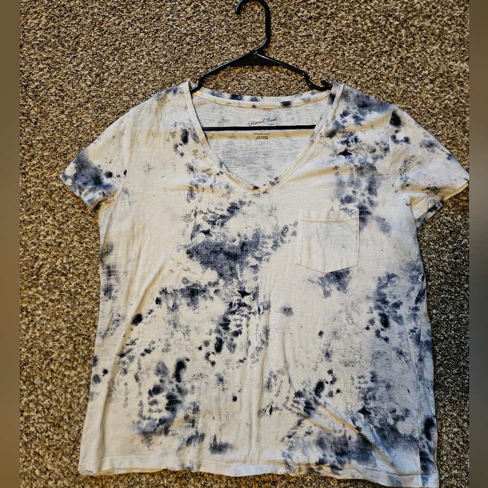 Universal Thread Black and White Short Sleeve Tee